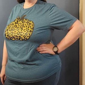 2x leopard pumpkin tshirt